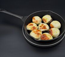 Шампиньоны с запеченным сулугуни