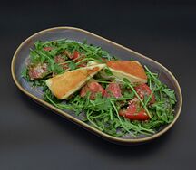 Жареный сулугуни с бакинскими томатами