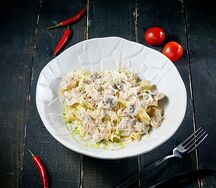 Паста с курицей и грибами