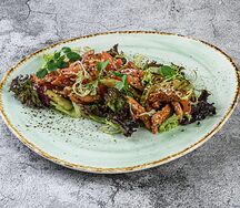 Салат с баклажанами и овощами
