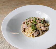Паста с курицей и соусом Альфредо