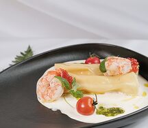 Каннеллони с лососем и креветками
