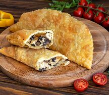 Чебурек с курицей и грибами