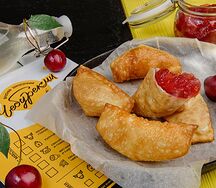ЧебурекМи с клубничным джемом
