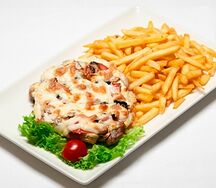 Мясо по-французски с картофелем фри