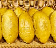 Пирожок с капустой и яйцом