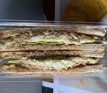 Сэндвич с горбушей и яйцом