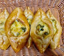 Расстегай с рыбой, брокколи и сыром