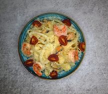 Феттуччине с морепродуктами в сливочном соусе