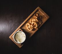 Луковые чипсы в кляре