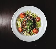 Салат из говядины с овощами