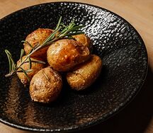 Запеченный беби-картофель с розмарином