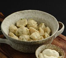 Пельмени куриные со сметаной и зеленью