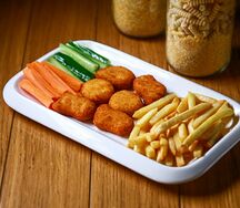 Куриные наггетсы с фри