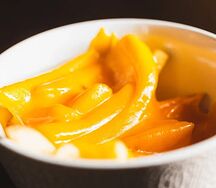 Картофель фри с сыром чеддер