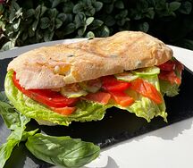 Сэндвич с лососем и творожным сыром