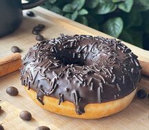 Донат с шоколадной начинкой