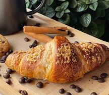 Круассан с карамелью