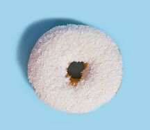 Донат с кокосовой начинкой