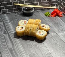 Ролл с гребешком и лососем