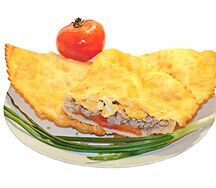 Чебурек с говядиной, свининой, сыром, помидорами