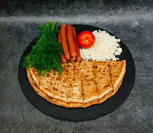 Лепешка с колбасками