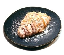 Миндальный круассан