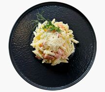 Пенне с лососем
