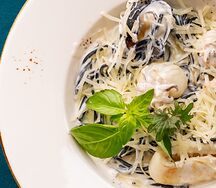 Спагетти неро с морепродуктами