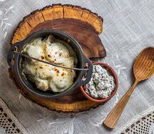 Пельмени из говядины запеченные со сметаной