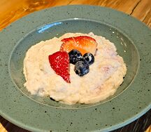 Каша Овсяная без Глютена с Голубикой и Клубникой