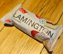 Пирожное протеиновое Клубничное Lamington