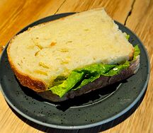 Сэндвич с тунцом