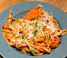 Лунгуини с пепперони и томатным соусом