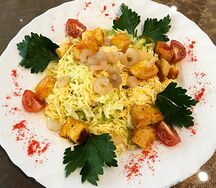Салат Цезарь с креветками