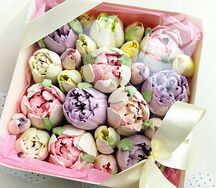 Зефирные цветы ручной работы в квадратной коробке