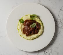 Говяжьи щёчки с картофельным пюре