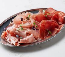 Мясные деликатесы