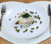 Салат Оливье с куриной грудкой