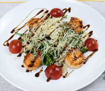 Салат из рукколы с креветками