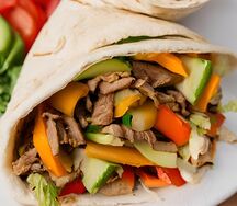 Большая шаурма с томатным соусом