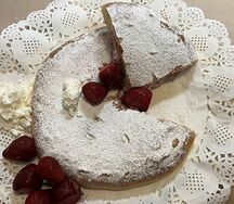 Пирог с клубникой и творогом