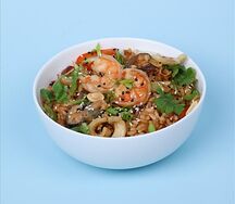 Жареный рис с курицей