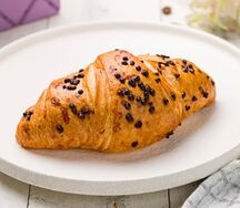 Круассан с шоколадной начинкой