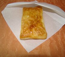 Слойка с ветчиной и сыром