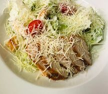 Салат Цезарь с курицей