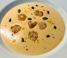Сырный суп с креветками и брокколи