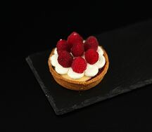 Пирожное Тарталетка со свежей малиной 