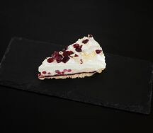 Пирожное Бруснично-кремовый пирог