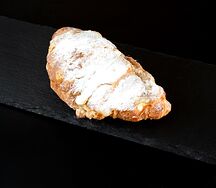 Круассан с малиной и заварным кремом